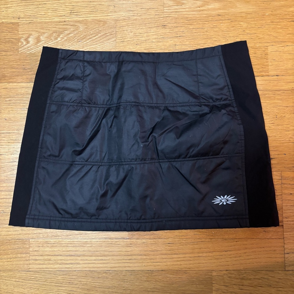 Skhoop Black Zip Bun Warmer Lightweight Puffer Ski Outdoor Gorpcore Mini Skirt M